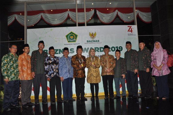 Dorong ASN Partisipasi Zakat, Gubernur Banten Raih Anugerah Baznas Award 2019