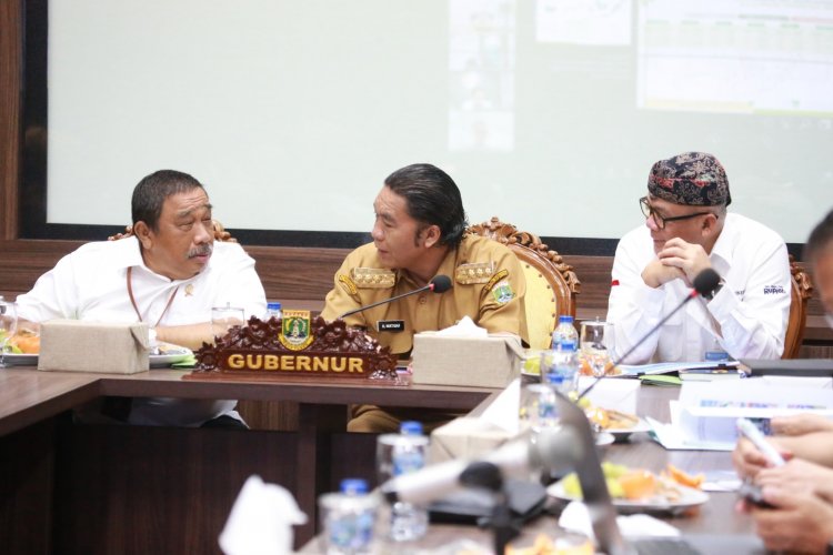 Pengendalian Inflasi, Pj Gubernur Al Muktabar: Jaga Ketersediaan Bahan Pokok dan Pantau Harga