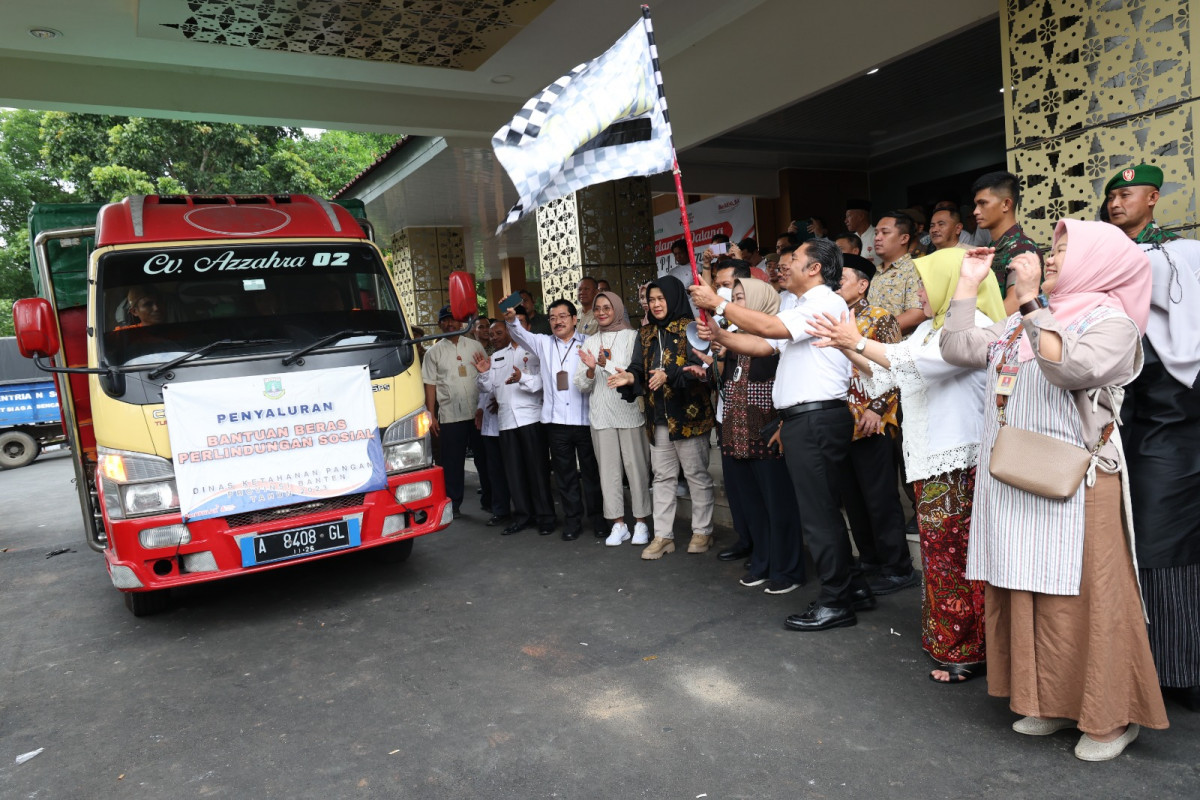Pj Gubernur Banten Al Muktabar Tutup Rangkaian Penyaluran Bansos 2023